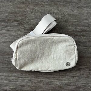 Lululemon Everywhere Belt Bag